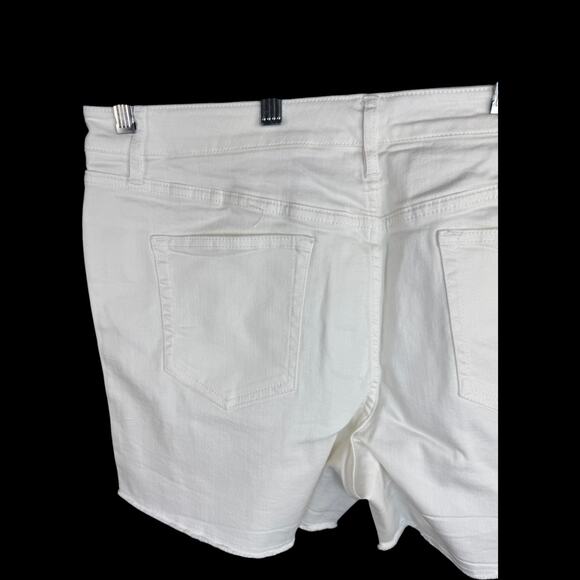 Candace Cameron Bure White Distressed Shorts 16P Petite NWOT Cotton Blend - Picture 6 of 11